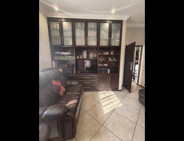 4 BEDROOM HOUSE FOR SALE IN VANDERBIJLPARK SE 8